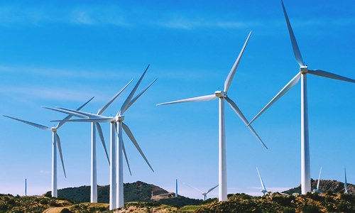 Salesforce funds wind energy project, expands business in Chicago